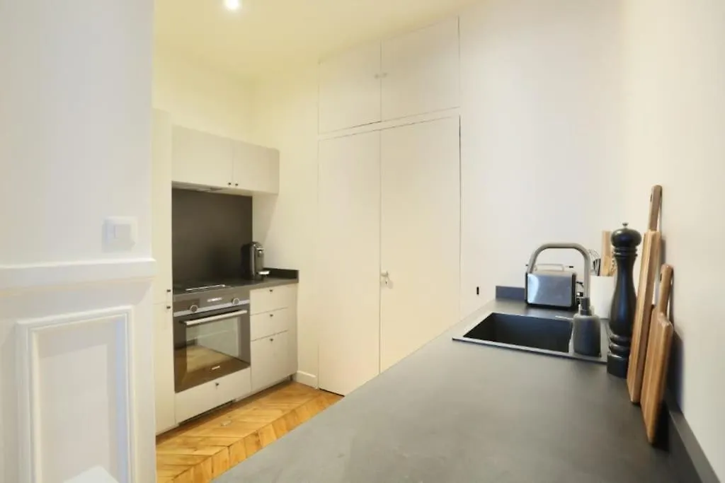 Louvre Apartment Paris 0*,
